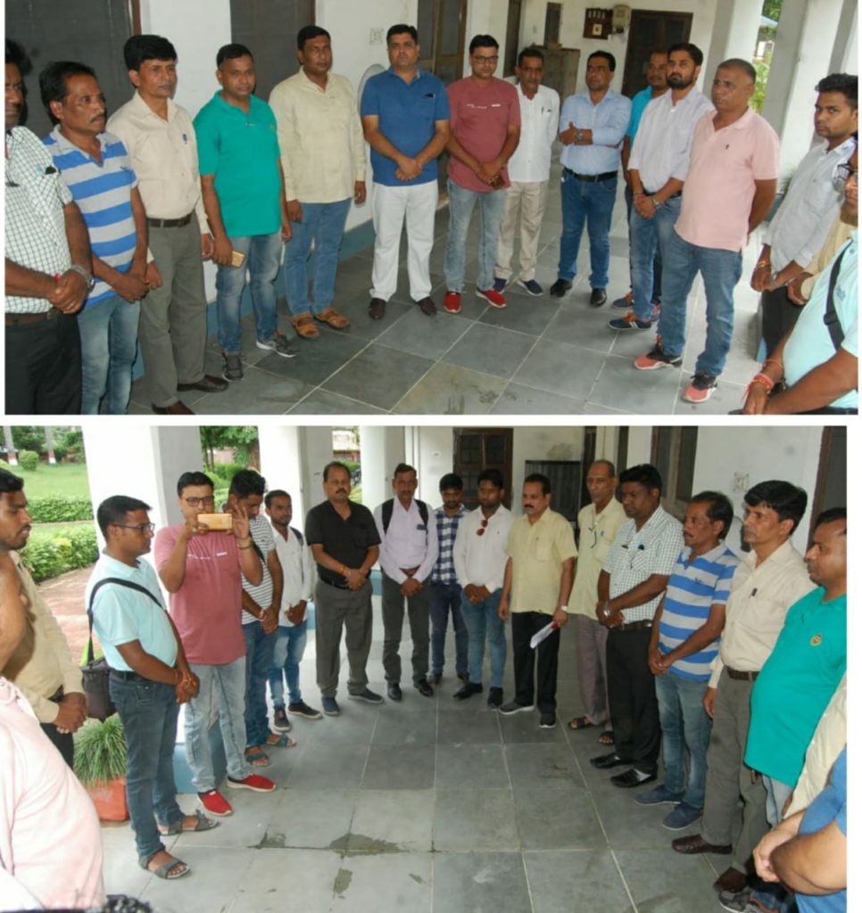 रुड़की के पत्रकारों ने एस डी एम को दिया ज्ञापन,पत्रकार व उसके भाई के हत्यारों के खिलाफ हो सख्त कार्यवाही।