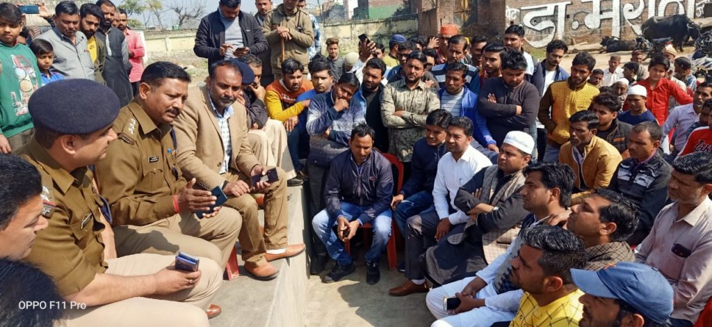 कलियर में बिना अनुमति के रविदास शोभा यात्रा निकाल ने को लेकर तनाव को देखकर पुलिस अधिकारियों की मौजूदगी में नगर के गणमान्य लोगों ने दोनों पक्षो में कराया समझौता,,,