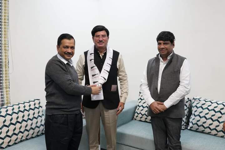उत्तराखण्ड के पूर्व IG अंनतराम राम IPS व पूर्व  पूर्व राज्य निर्वाचन आयुक्त IAS सुवर्धन शाह AAP में शामिल, दिल्ली के मुख्यमंत्री अरविंद केजरीवाल ने दी सदस्यता,,,।