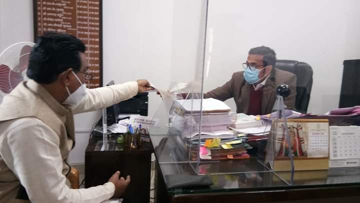 विधायक फुरकान ने अन्य धार्मिक स्थलों की भांति कलियर दरगाह क्षेत्र को साप्ताहिक बन्दी से मुक्त रखने व विकास कार्यो को लेकर की जिला अधिकारी से की मांग,,,।