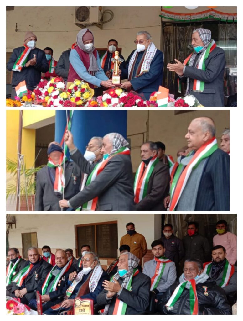 शिक्षा ऐसा दीपक है,जिसकी रोशनी सदियों तक रहती जो कभी बुझता ही नहीं,,,,मनोहर लाल शर्मा