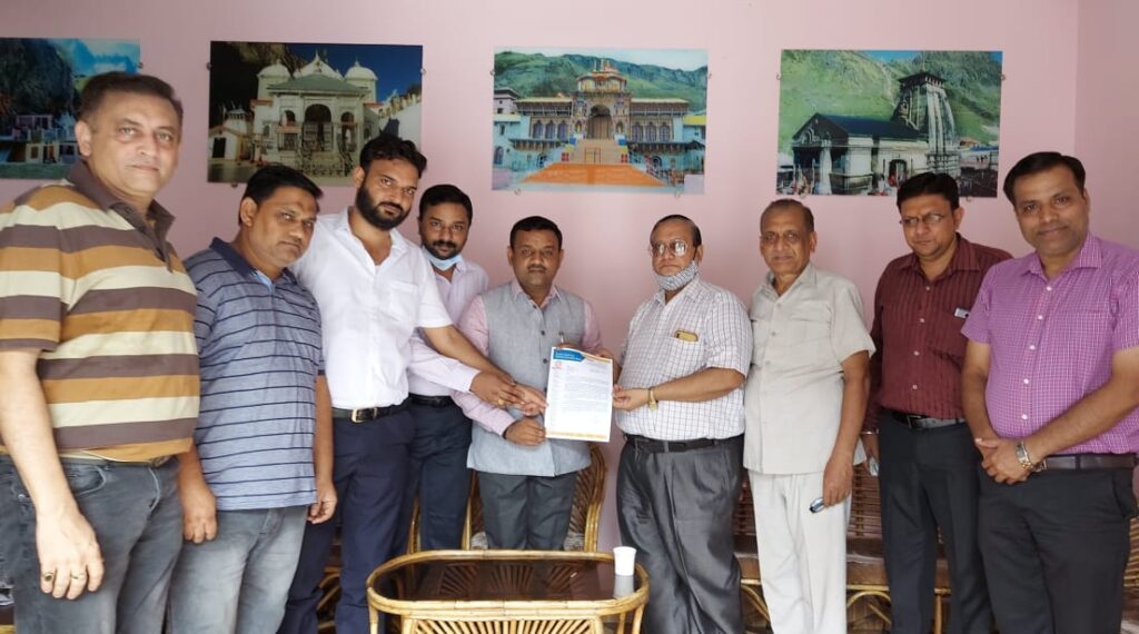 रुड़की स्माल स्केल इंडस्ट्रियल एसोसिएशन के पदाधिकारियों ने मेयर गौरव गोयल से सलेमपुर औधोगिक क्षेत्र में जल भराव व सड़क निर्माण के लिये दिया ज्ञापन,,,,।