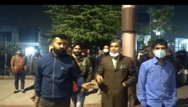 मैट्रो अस्पताल के डाॅक्टरों व प्रबंधकों के मोबाईल  लोकेशन की जांच कराकर  हो कार्यवाही,,,,