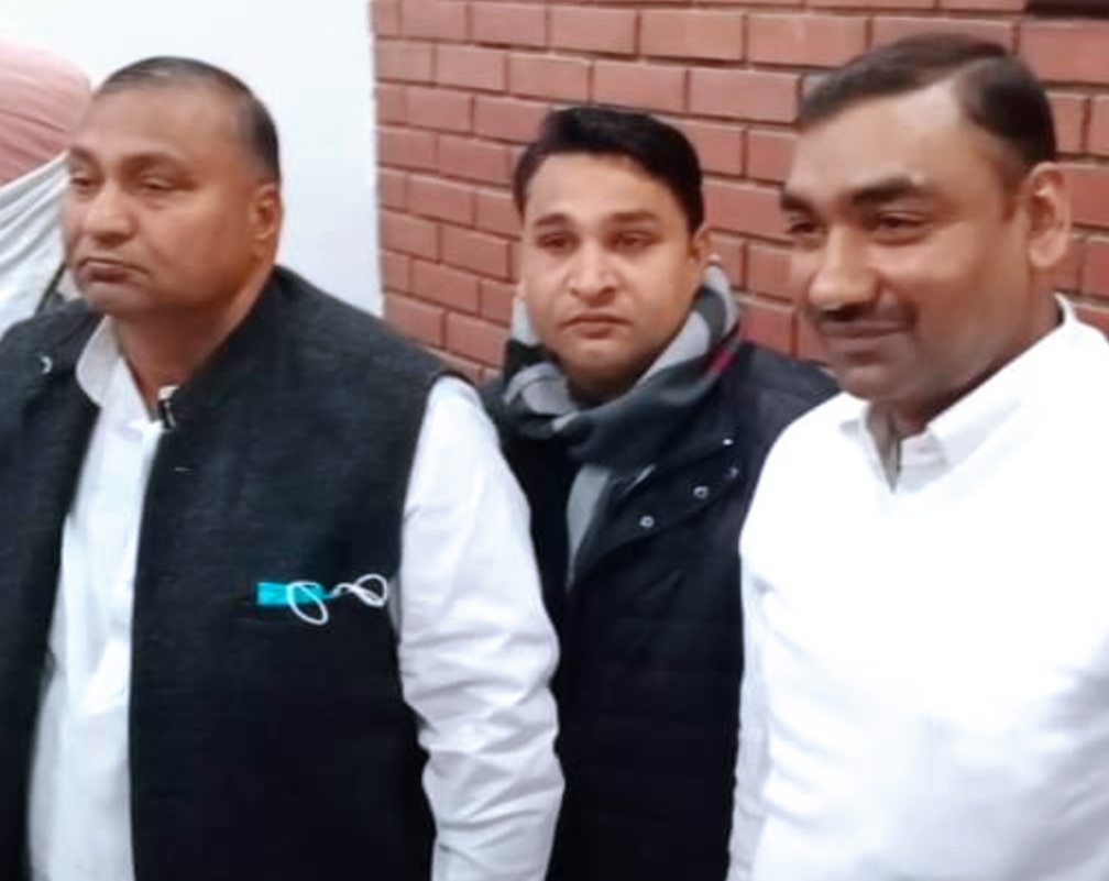 हाजी तस्लीम ओर हम भाई भाई,कोई बात हो तो समाज मे बैठकर लेंगे निपटा ,,,,हाजी सहजाद