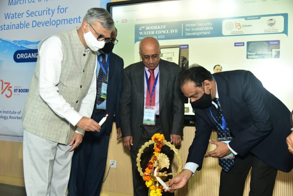 रूड़की वॉटर कॉन्क्लेव का दूसरा संस्करण एक ऐसा मंच है जो राज्य एवं राष्ट्रीय स्तर पर सरकारी नीतियों में विज्ञान के उपयोग को करता है प्रोत्साहित,,,,अजित के चतुर्वेदी निदेशक आईआईटी