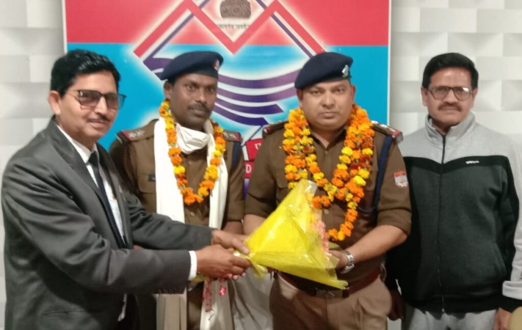 व्यापारी की गंग नहर में कूदने के चलते उसे बचाने की टीआई अखिलेश कुमार व होमगार्ड की विभाग में नहीं,बल्कि क्षेत्र में भी हो रही वाहवाही,,,,