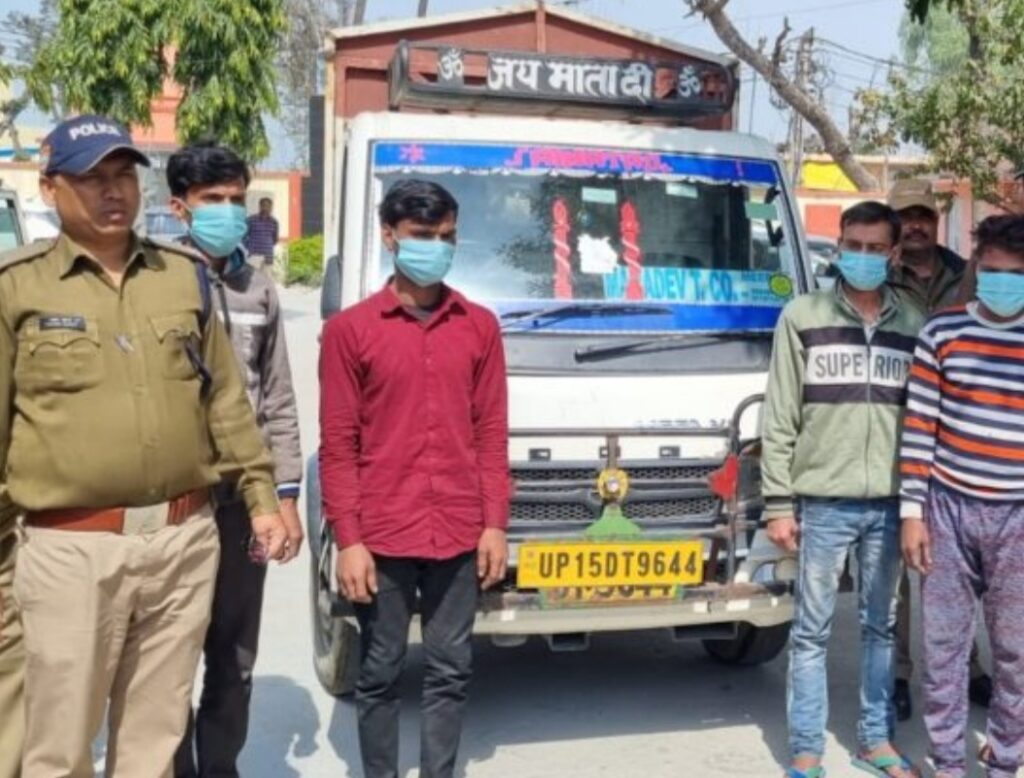 एसपी देहात प्रमेंद्र डोबाल ने प्रेस कांफ्रेंस कर किया चोरी का खुलासा , बीते 2 दिन पूर्व अन्नपूर्णा नाम की एक परचून की दुकान में अज्ञात चोरों ने दिया था चोरी की घटना को अंजाम,,,,की थी