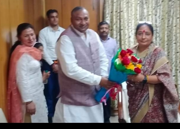 कार्यमंत्रणा बैठक में भाग लेने पहुंचे लक्सर विधायक ने ऋतु खंडूरी का किया स्वागत,,,,
