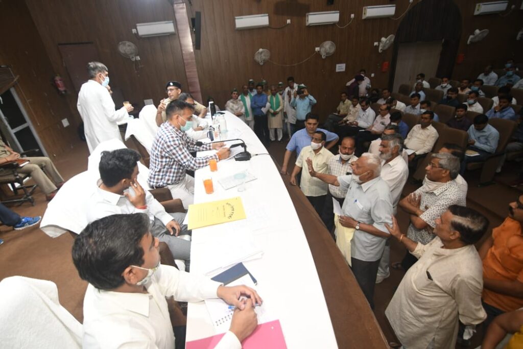 डॉ0 सौरभ गहरवार ने रुड़की तहसील दिवस में अधिकारियों को निर्देश दिये कि सरकारी सम्पत्ति पर अगर कहीं पर भी अतिक्रमण किया गया है, तो उसे तुरन्त हटवाना सुनिश्चित करते हुये एक सप्ताह के भीतर रिपोर्ट प्रस्तुत करें,,,,।