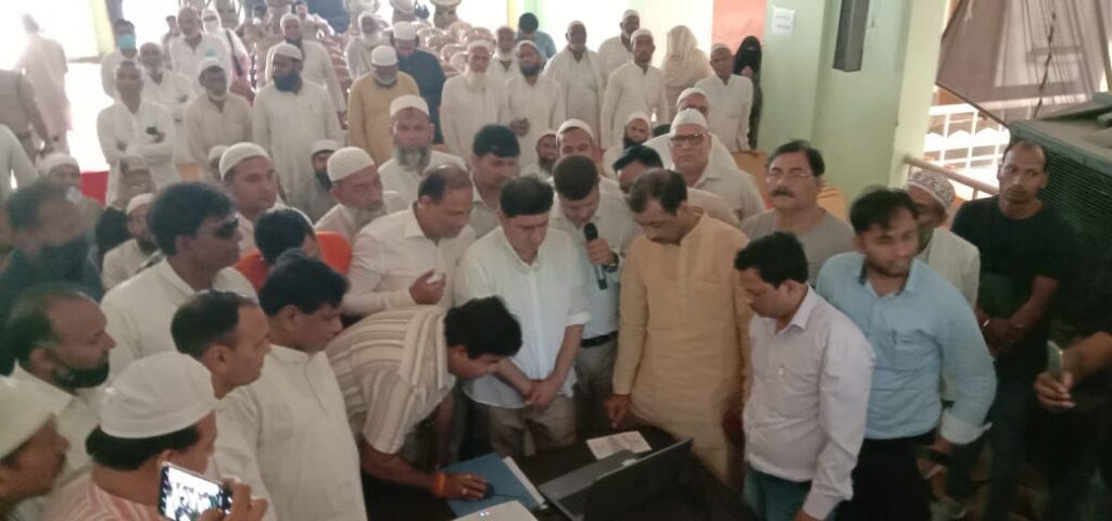 नवनियुक्त हज सदस्यों राव काले खान ,अकरम साबरी आदि को बुके भेंट कर अधिकारियों ने किया स्वागत,,,,