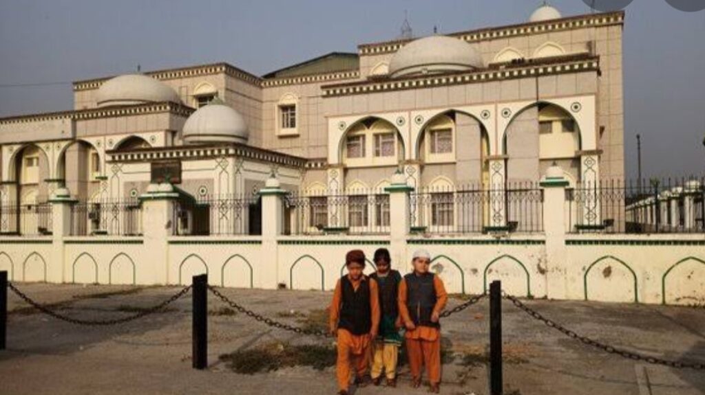 इस बार हज यात्रा पर जाने वाले बुजुर्ग यात्रियों की उम्मीदों पर फिरा पानी ,,,,