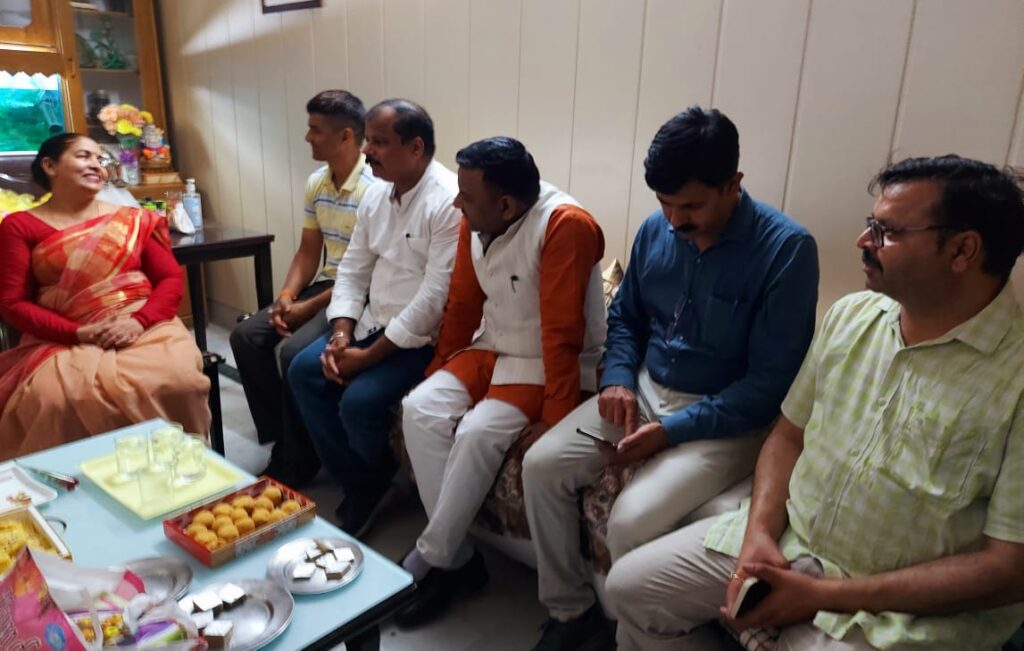 राज्यसभा सदस्य बनाये जाने पर धानाचार्य रही वरिष्ठ भाजपा नेत्री डॉक्टर कल्पना सैनी के घर बधाई देने वाले लोगो का  लगा वरिष्ठ जनों का तांता,,,,