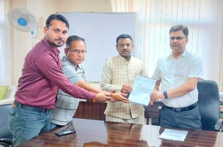 रुड़की नगर वासियों के कई वार्ड में पेयजल की समस्या होगी दूर ,सचिव पेयजल से मिलकर की मांग,,,,