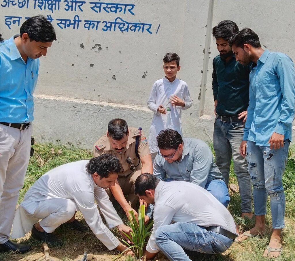 विश्व पर्यावरण दिवस पर राष्ट्रीय मानवाधिकार संरक्षण कमेटी के द्वारा हुआ पौधरोपण कार्यक्रम ,,,,
