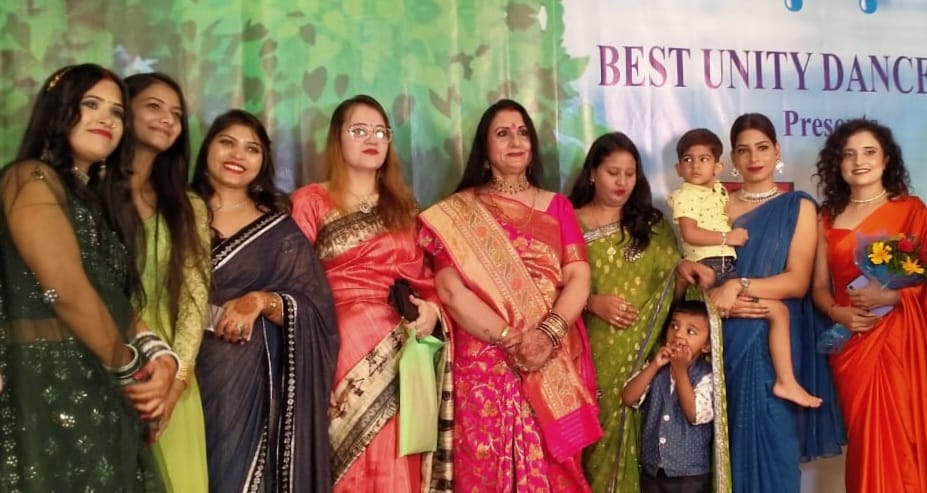 तीज त्यौहार आपस मे मिल जुल कर रहने व धरती को हरा-भरा बनाए रखने की सीख देता है,,,समाजसेविका रश्मि चौधरी