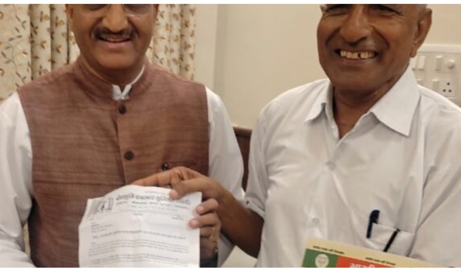 पत्रकार पेंशन नियमावली, प्रेस प्रतिनिधि मान्यता नियमावली 2022 में विसंगतियों को दूर करने के लिये दर्ज आपत्तियां व सुझावों से अवगत करा मुख्यमंत्री को प्रेषित दो ज्ञापन सांसद निशंक को दिये,,,