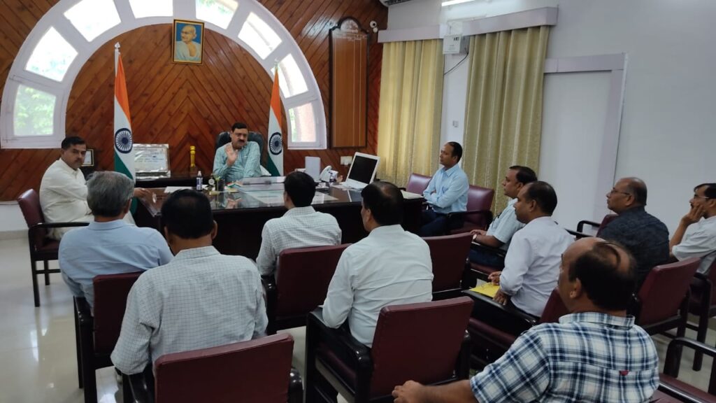 अकारण विधुत कटौती करने पर विधुत विभाग को जिला अधिकारी ने दिये सख्त निर्देश,,,