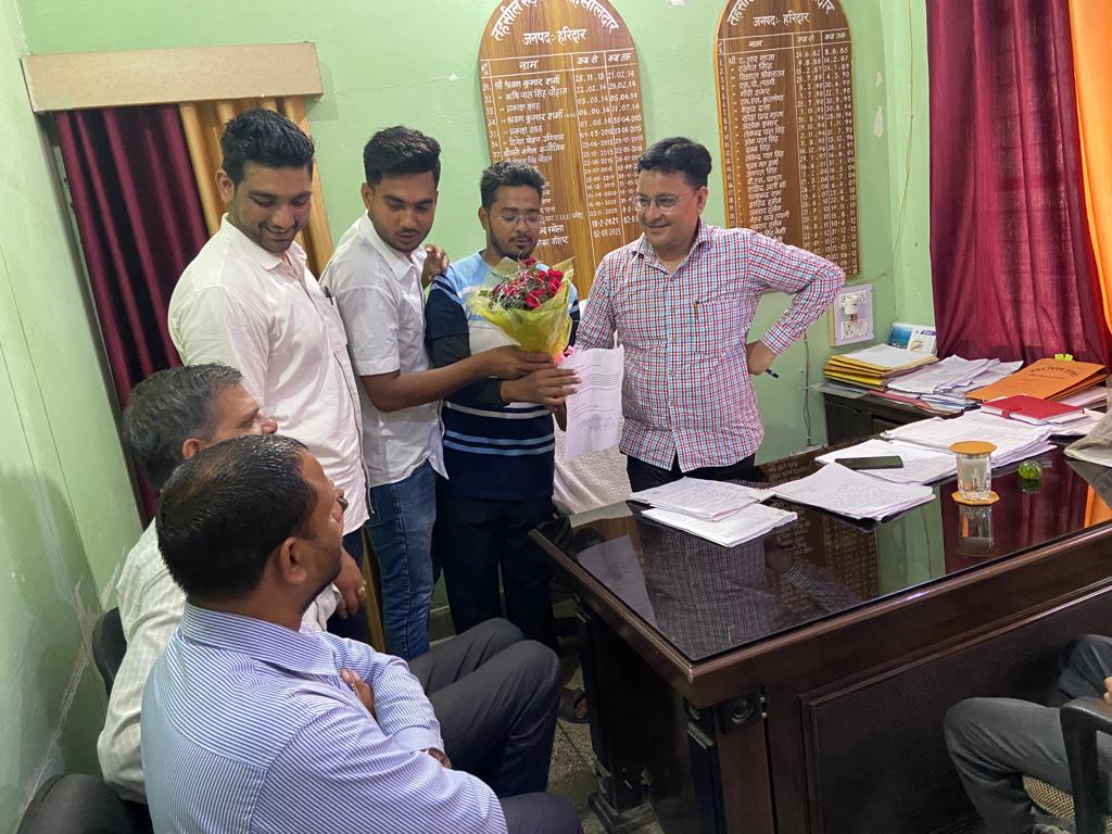 भीम आर्मी नेता मोईन, गुलजार व शहजाद ने दरगाह व्यवस्था सम्बन्धी तीन सूत्रीय ज्ञापन ज्वाइंट मजिस्ट्रेट के नाम तहसीलदार को सौंपा,,,