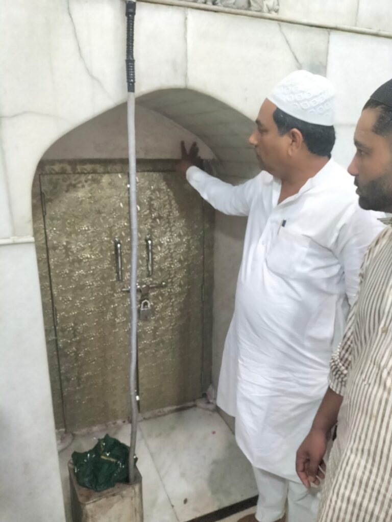 दो माह पूर्व गेट से चांदी की चोरी को लेकर विधायक फुरकान ने प्रबंधक व स्टाफ पर उठाये सवाल,,,