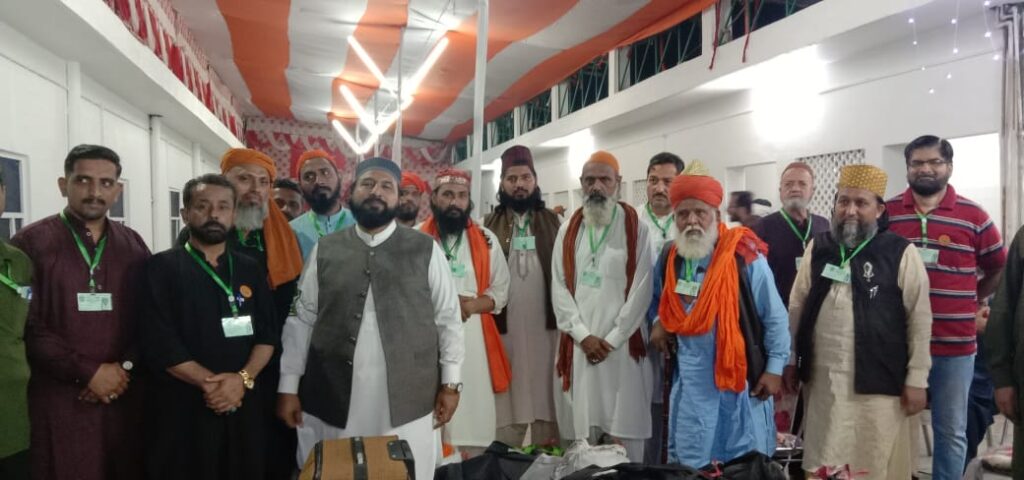 उर्स में आए पाकिस्तान के ज़ायरीन का जत्था आज दरगाह में आखरी हाज़री देकर नम आंखों से कड़ी सुरक्षा के बीच कलियर से हुआ रवाना ,,,