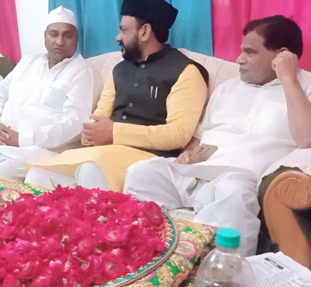 एक सुपरवाइजर की लगी क्लॉस, दूसरे सुपरवाइजर ने कर दी चेयरमैन से अकेले मिलने की पेशकश..