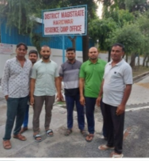 स्थानीय जनप्रतिनिधियों ने उजड़े दुकानदारों की नही ली सुध,,,