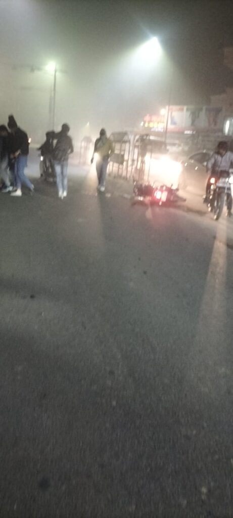 कोहरे व शीतलहर से बढी आम जनमानस की मुश्किलें,लोगों का घर से बाहर निकलना हो रहा मुश्किल