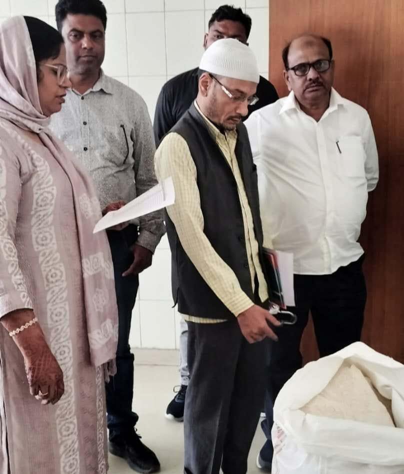 साबरी लंगर में प्रबंधक ने मीडिया के सामने पकड़ी गड़बड़ी,,,प्रबंधक रजिया खान