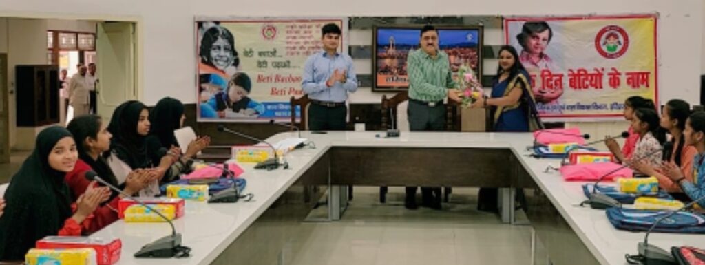 बेटी बचाओ बेटी पढाओ अभियान  के कार्यक्रम में जानिये क्यों कहा जिलाधिकारी हरिद्वार ने बालिका सोशियल मीडिया से रहें दूर,,,