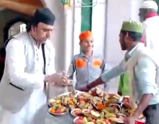 दस साल में खरीदी चल अचल सम्पति की जांच हो, तो खुल जायेगी ठेले पर रेडीमेड कपड़े बेचकर गुजरा करने वाले सफाई कर्मी व कथित सूफी की पोल,,,