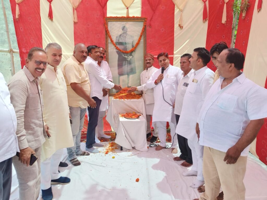 रुड़की के कोंग्रेसियों ने आवास विकास कोंग्रेस कार्यालय भारत के प्रथम प्रधानमंत्री की पुण्य तिथि पर अर्पित किये श्रद्धा के फूल,,,