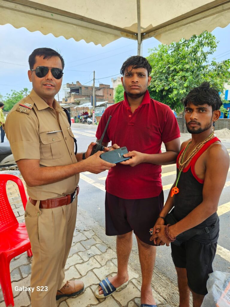 पुलिस सब इंस्पेक्टर ने डयूटी के दौरान ईमानदारी की पेश की मिसाल,,,