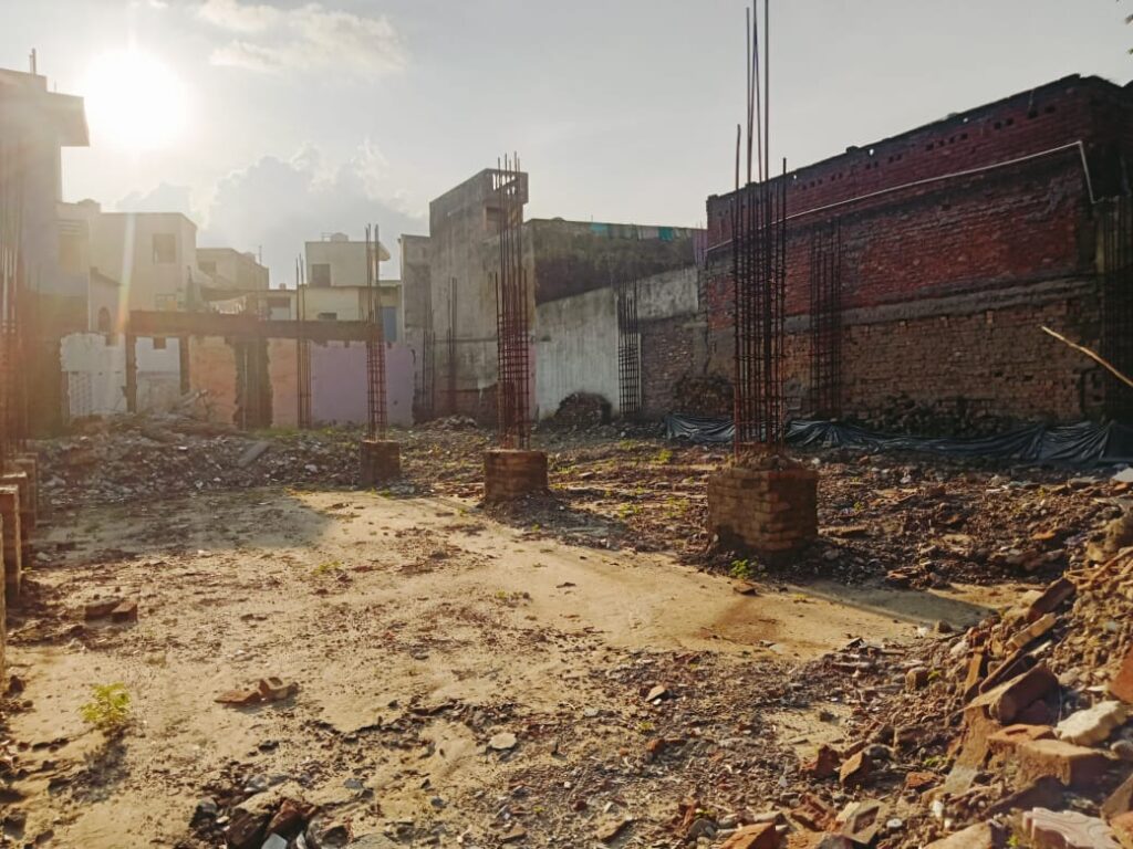 एचआरडीए की स्वीकृति के बिना निर्मित सचिन चौधरी की दुकान/सापिंग काम्पलेक्स पर किया नोटिस चस्पा,,,