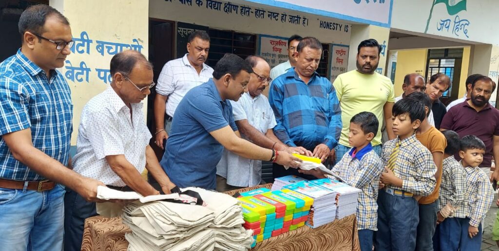 पूर्व की भांति ही पूर्व मेयर फिर उतरे समाजसेवा के कार्यों में