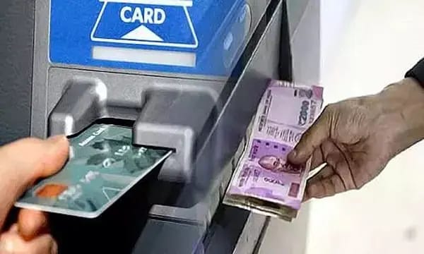 अलग-अलग बैंकों के 29 एटीएम कार्ड, नकदी और दो मोबाइल समेत बाइक बरामद कर दोनों को भेजा जेल,,,