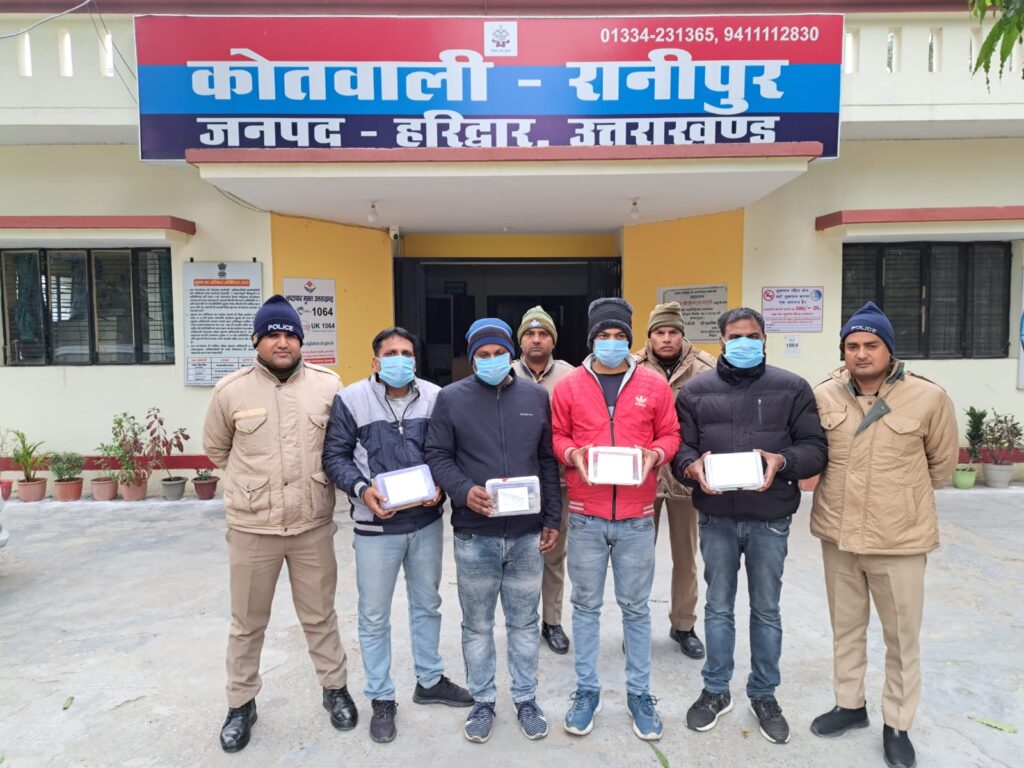 स्क्रैप दिलाने के नाम पर बाहर के कारोबारी से ठगी करने वाले एक गैंग का भंडाफोड़ करते हुए रानीपुर कोतवाली की पुलिस ने चार आरोपियों को किया गिरफ्तार,,,