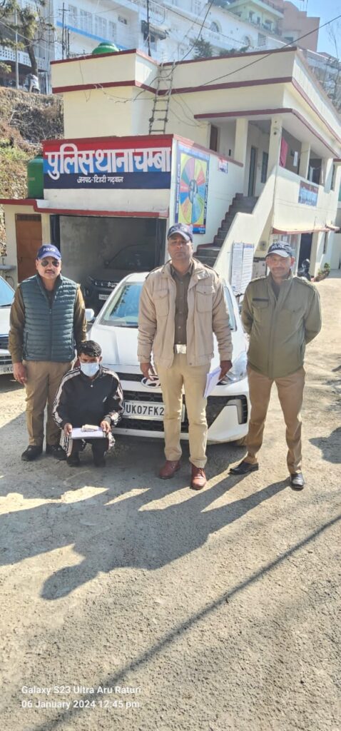 घूम-घूम कर चोरी की घटनाओं को अंजाम देने वाले एक शातिर चोर को टिहरी की चंबा पुलिस ने धर दबोचा,,,