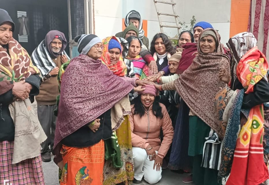 मकर सक्रांति के पावन पर्व पर साक्षी वेलफेयर ट्रस्ट ने कुष्ठ आश्रम में किया अन्नदान व बुजुर्ग महिलाओं को किए कम्बल वितरित,,,