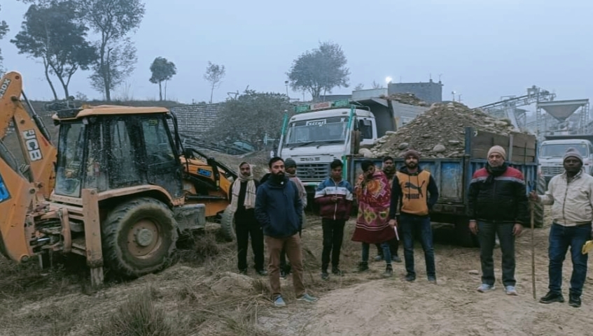 उप जिलाधिकारी हरिद्वार श्री अजयवीर सिंह के नेतृत्व में शुक्रवार की तड़के 6 से 7 बजे की बीच बिशनपुर क्षेत्र में की छापेमारी,,,