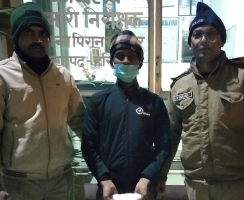 अवैध देशी शराब सहित आरोपी के कब्जे से पिकनिक मार्का के 52 अवैध देसी शराब के पव्वे बरामद कर भेजा जेल,,,