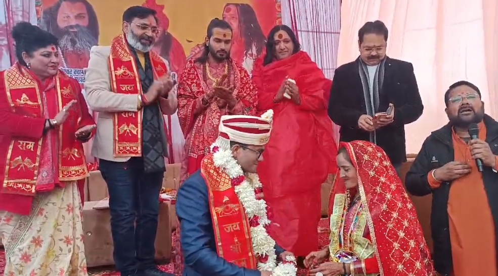 5 कन्याओं का सामूहिक विवाह एस के सैनी आस्था हेल्प फाउंडेशन के संस्थापक अमित सैनी के नेतृत्व व मुख्य अतिथि भावना पांडेय  के सानिध्य से  कराया गया सम्पन्न,,,