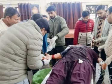 दिनदहाड़े घर मे घुसकर नकाबपोश बदमाशो ने एक महिला पर चाकू से वार कर सोने के कुंडल व चेन लूट ली, और मौके से हुवे फरार ,,,