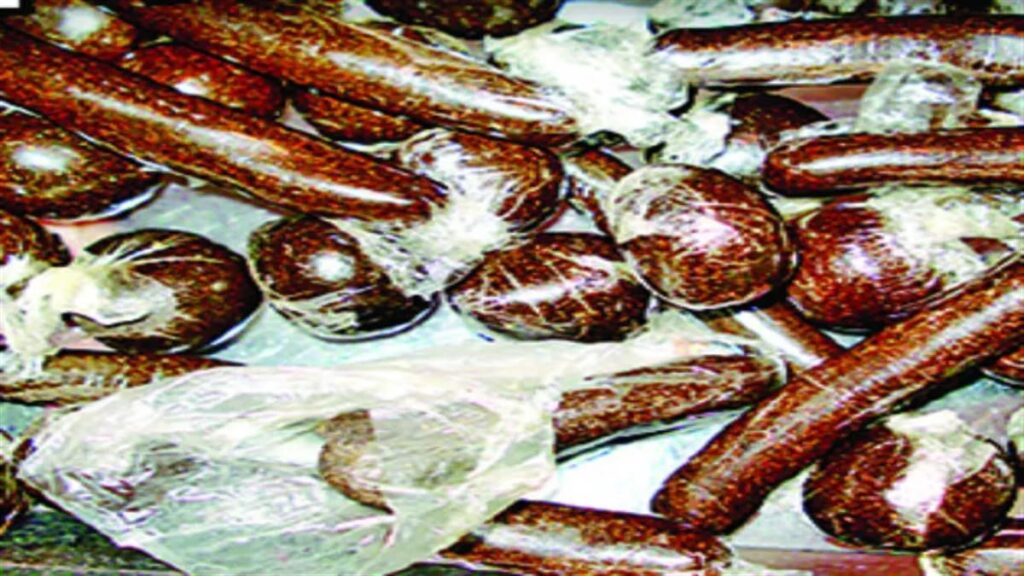 कार को मोडिफाइड कराकर चरस की तस्करी करने वाले अंतरराज्यीय गैंग के दो तस्करों को 50 लाख की चरस के साथ चंपावत पुलिस ने किया गिरफ्तार,,,