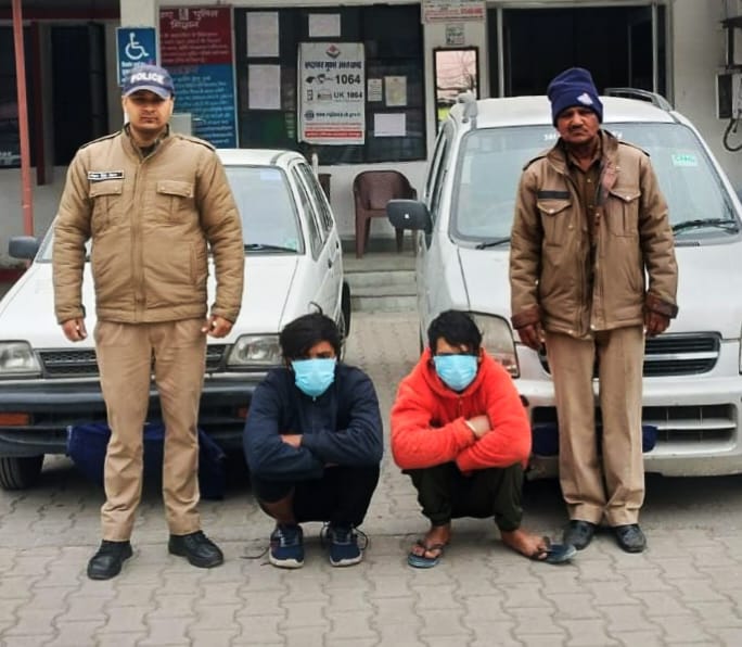 नशे की लत पूरी करने के लिए चोरी की धंधे में उतरे दो शातिर चोरों को दून पुलिस ने चोरी की दो कारो के साथ किया गिरफ्तार ,,,