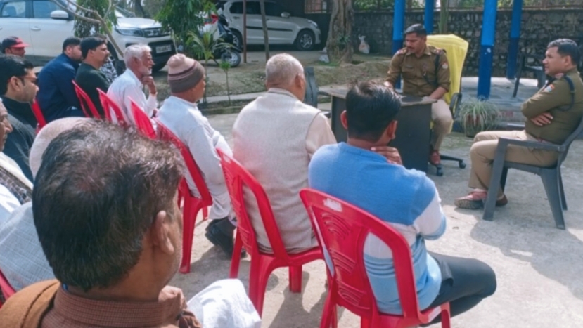 धमौरी चौकी में गणमान्य लोगों की थाना अध्यक्ष कलियर ने लोकसभा चुनाव के मद्देनजर ली बैठक,,,