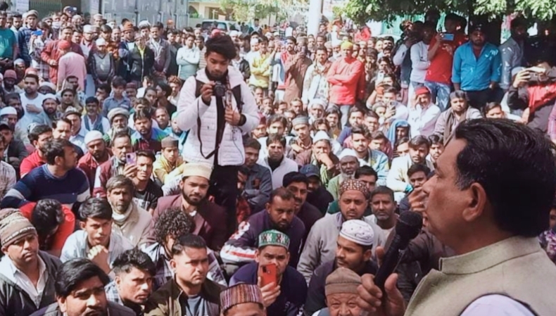 दुकानदारों के धरने पर बैठे विधायक फुरकान महफ़िल लूट ले गये खानपुर विधायक उमेश कुमार,,,