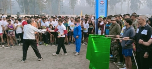 मतदान और स्वास्थ्य के प्रति जागरूक करने के लिए रुड़की के सैकड़ों लोगों ने एक साथ सड़कों पर लगायी दौड़,,,