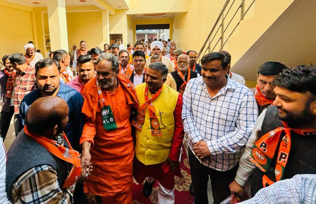 पूर्व कैबिनेट मंत्री स्वामी यतीश्वरानंद ने ग्राम फेरुपुर में लोकसभा चुनाव के लिए चुनाव कार्यालय का किया उद्घाटन,,,