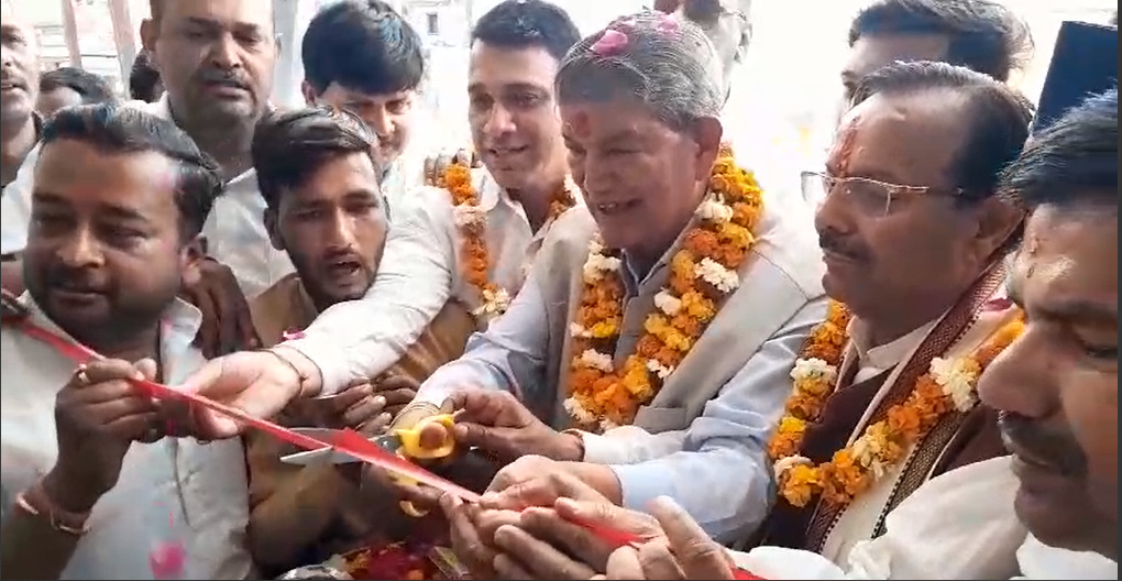 कांग्रेस प्रत्याशी वीरेंद्र रावत ने पूर्व मुख्यमंत्री के साथ  चुनाव कार्यालय का उद्घाटन और कार्यकर्ताओं से की भेंट,,,