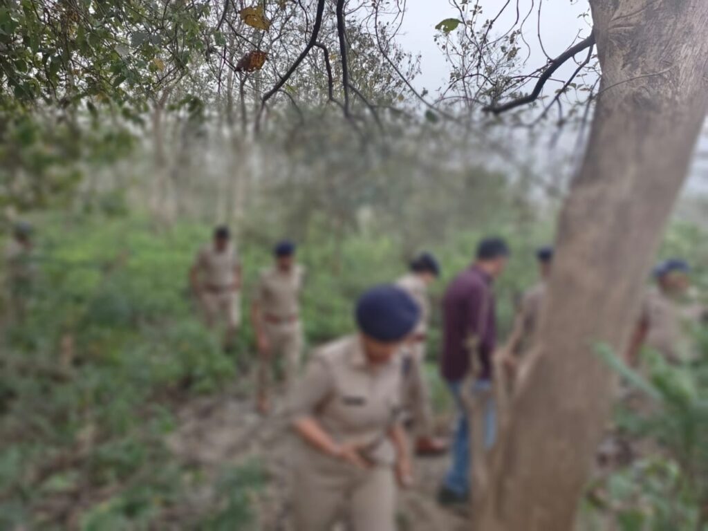 राजधानी के बसंत विहार क्षेत्र में दिनदहाड़े लूट की घटना को अंजाम देने वाले बदमाशों की धरपकड़,,,